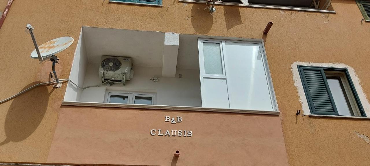 Clausis